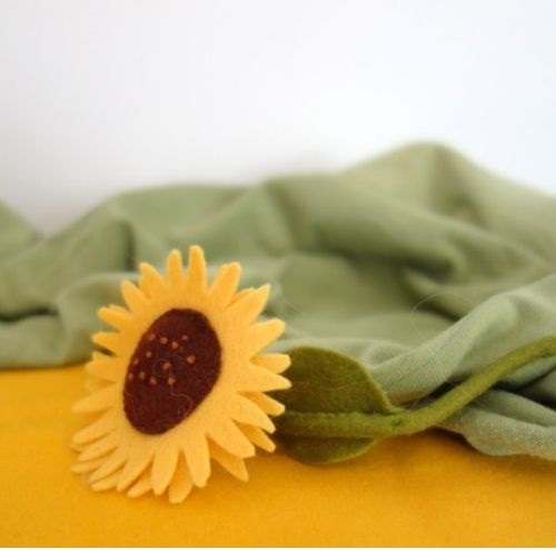 Zonnebloem gemaakt van vilt als decoratie