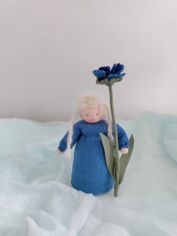 Bloemenkind met korenbloem